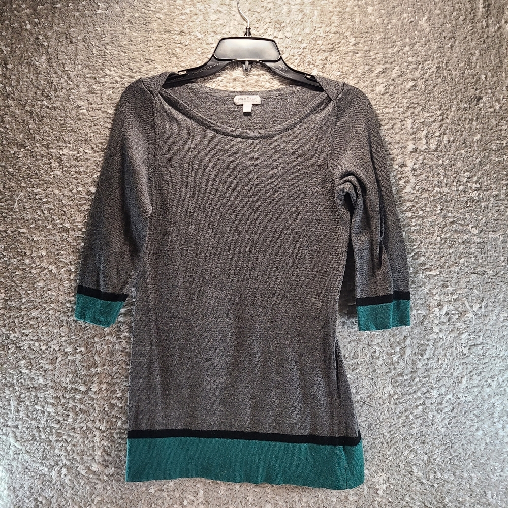 A Pea in the‎ Pod Gray and Green Sweater